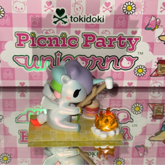 tokidoki Campfire Cutie Unicorno from Picnic Party Unicorno Series - Picture 3 of 6
